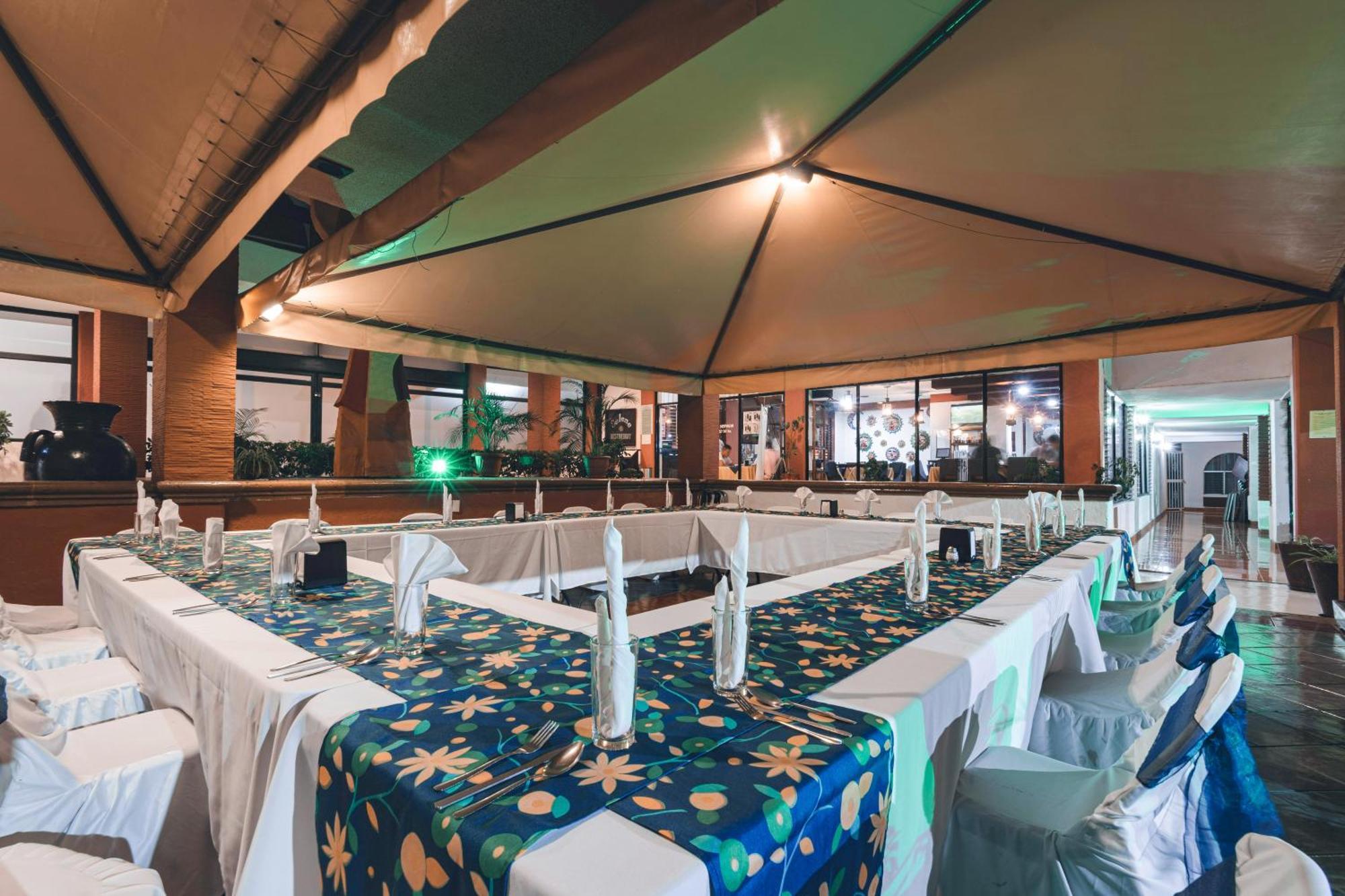 Hotel & Suites Villa Del Sol Morelia Kültér fotó