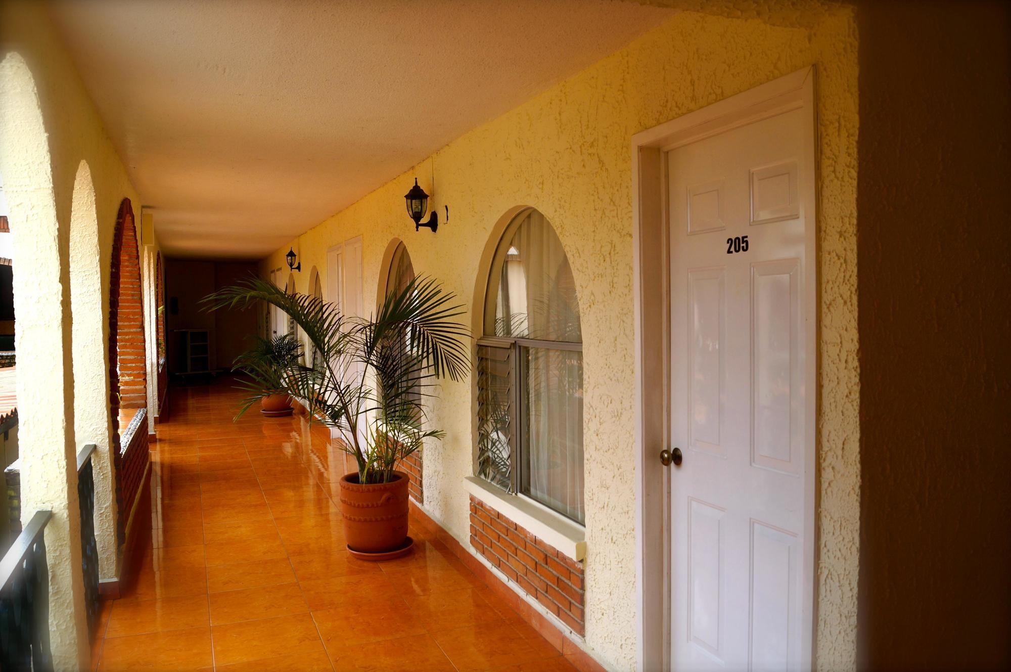 Hotel & Suites Villa Del Sol Morelia Kültér fotó